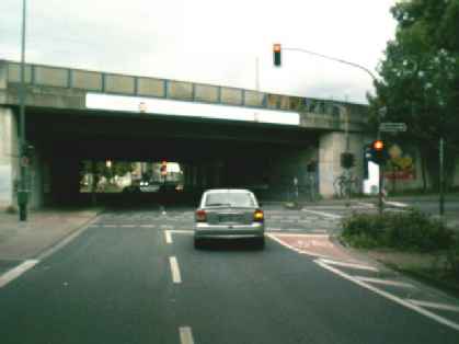  Bild: Kreuzung Bachstr. / Karolingerstr. / Burghofstr., Richtung Osten 