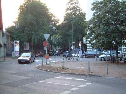  Bild: Kreuzung Kronprinzenstr. / Benzenbergstr. / Bachstr., Richtung WestenNordwesten 