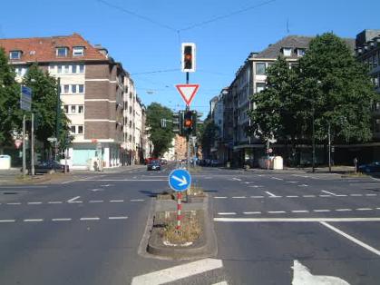  Bild: Kreuzung Corneliusstr. / Herzogstr., Richtung Osten 