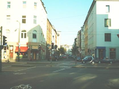  Bild: Kreuzung Corneliusstr. / Kirchfeldstr., Richtung Osten 