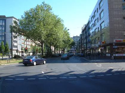  Bild: Kreuzung Hüttenstr. / Corneliusstr. / Luisenstr. / Karl-Rudolf-Str., Richtung Süden 