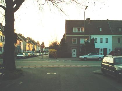  Bild: Kreuzung Fleher Str. / Dürener Str. / Grimlinghauser Str., Richtung Westen 