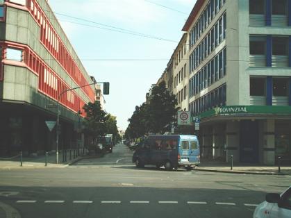  Bild: Kreuzung Friedrichstr. / Kirchfeldstr., Richtung Osten 