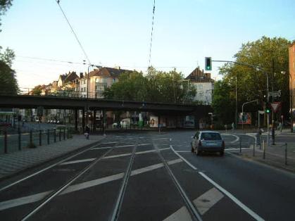  Bild: Kreuzung Corneliusstr. / Färberstr. / Erasmusstr. / Heeresbachstr., Richtung NordenNordosten 