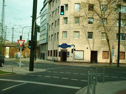  Bild: Kreuzung Helmholtzstr. / Gustav-Poensgen-Str. / Luisenstr., Richtung Osten 