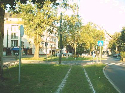  Bild: Kreuzung Himmelgeister Str. / Moorenstr. / Ulenbergstr., Richtung Osten 