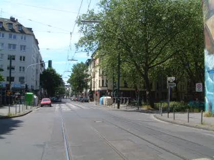  Bild: Kreuzung Aachener Str. / Karolingerstr., Richtung Süden 