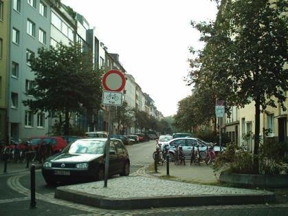  Bild: Kreuzung Kronprinzenstr. / Kirchfeldstr. / Düsselstr., Richtung Süden 