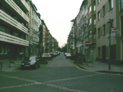  Bild: Kreuzung Kronenstr. / Kirchfeldstr., Richtung Süden 