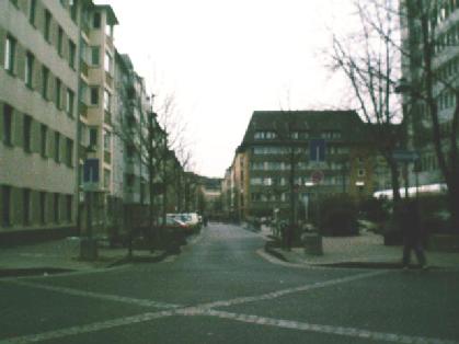  Bild: Kreuzung Kronenstr. / Kirchfeldstr., Richtung Westen 