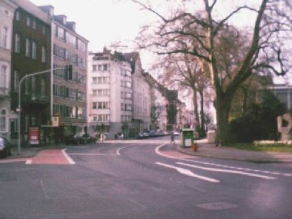  Bild: Kreuzung Kronprinzenstr. / Fürstenwall / Friedenstr., Richtung Westen 