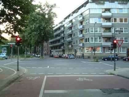  Bild: Kreuzung Erasmusstr. / Mecumstr. / Feuerbachstr., Richtung Westen 