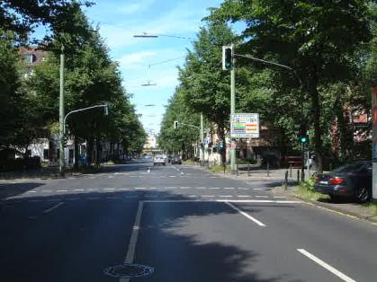  Bild: Kreuzung Merowingerstr. / Karolingerstr., Richtung Norden 
