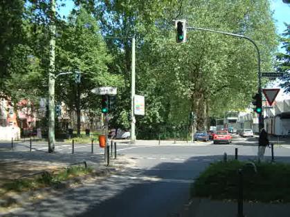  Bild: Kreuzung Merowingerstr. / Karolingerstr., Richtung Osten 