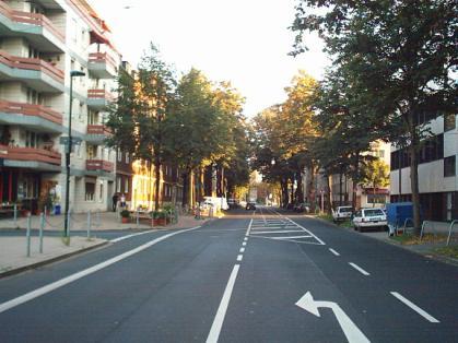  Bild: Kreuzung Merowingerstr. / Am Steinberg, Richtung Süden 