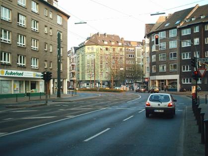  Bild: Kreuzung Hüttenstr. / Oberbilker Allee, Richtung OstenSüdosten 