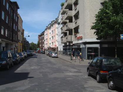  Bild: Kreuzung Binterimstr. / Suitbertusstr., Richtung Westen 