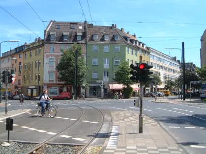  Bild: Kreuzung Volmerswerther Str. / Germaniastr. / Fährstr. / Sternwartstr., Richtung Osten 