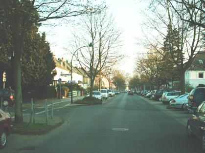  Bild: Kreuzung Volmerswerther Str. / Grimlinghauser Str., Richtung Süden 