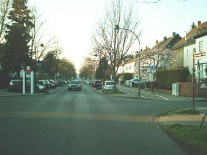  Bild: Kreuzung Volmerswerther Str. / Fritz-Reuter-Str., Richtung Norden 